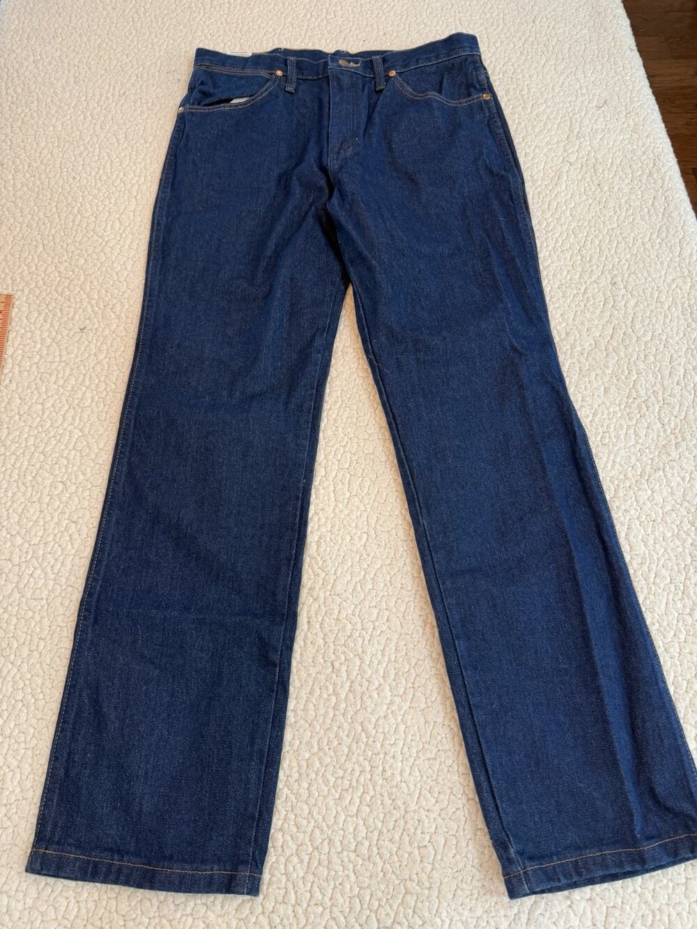 Wrangler’s Men's Cowboy Cut Size 33 by 32 Jeans. Dark Blue. Slim Fit.